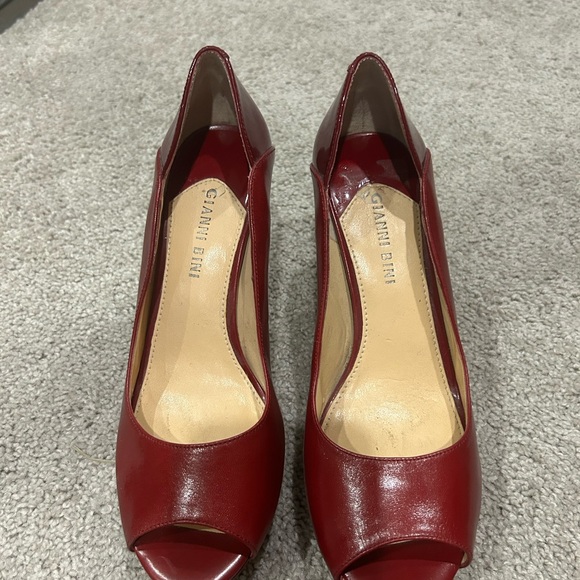 Peep Toe Heel - Red Patent Gianni Bini - Picture 6 of 7